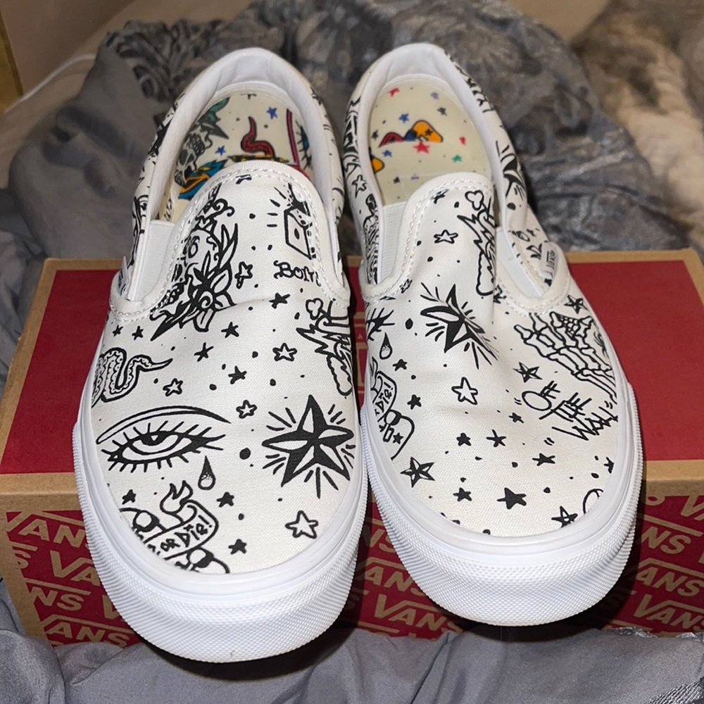 Men’s tattoo vans